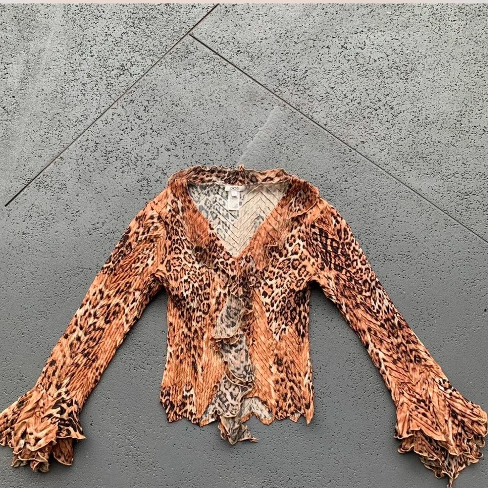 Cache Leopard Ruffle Blouse - Picture 3 of 8